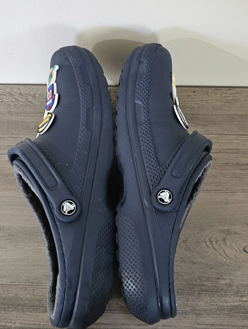 CROCS Men Navy Blue Plush Lined Clog NFL Football Team Charms Men Size 11